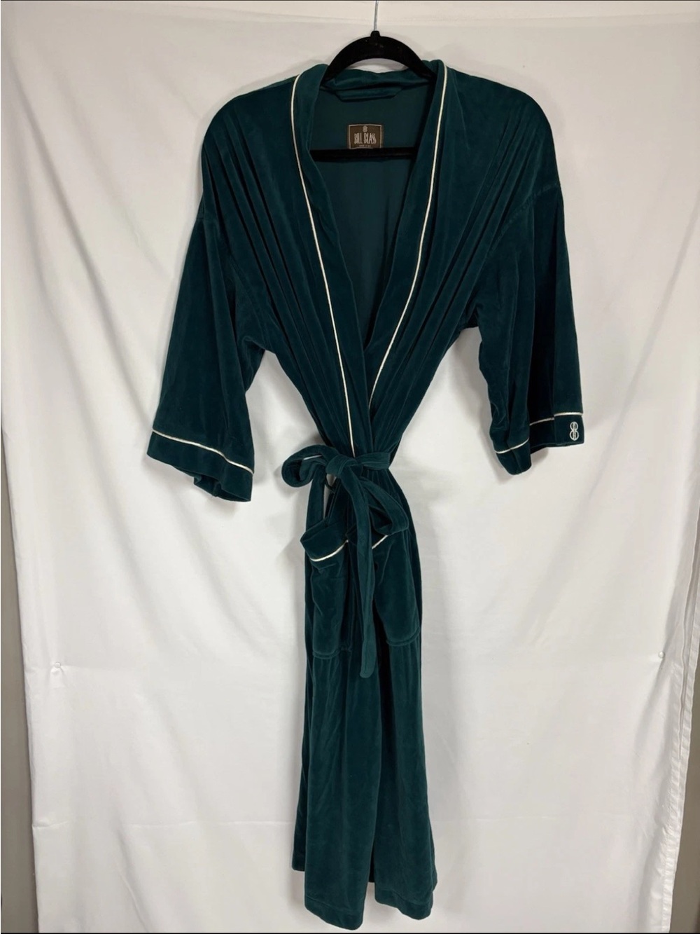 Vintage Bill Blass Emerald Green Velvet
Robe One Size Pockets & Tie Gold
Accent